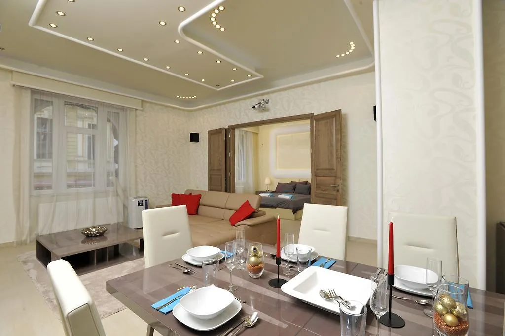 Basilica Grand Luxury In The Historic Center location